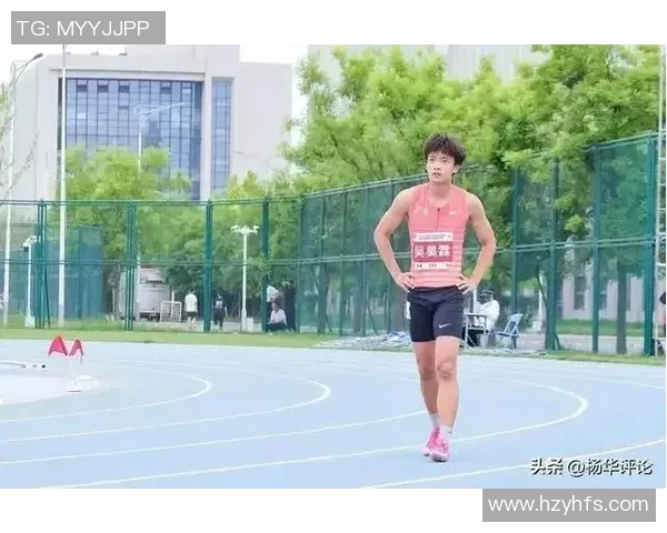 吴艳妮晒与苏炳添合影，脸部改变太大认不出，身高还缩水不少